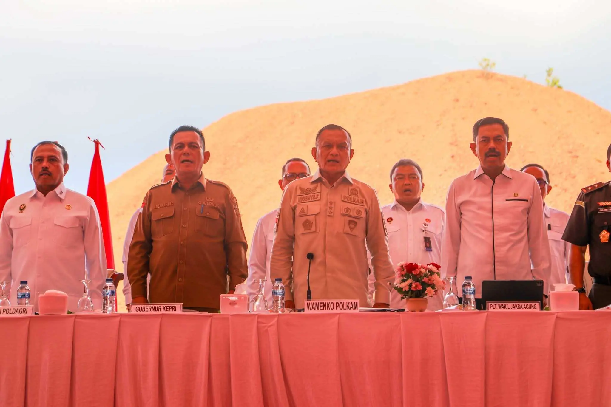 ‎Kemenko Polkam Eksekusi 4,25 Juta Ton Stockpile Bauksit di Kepri