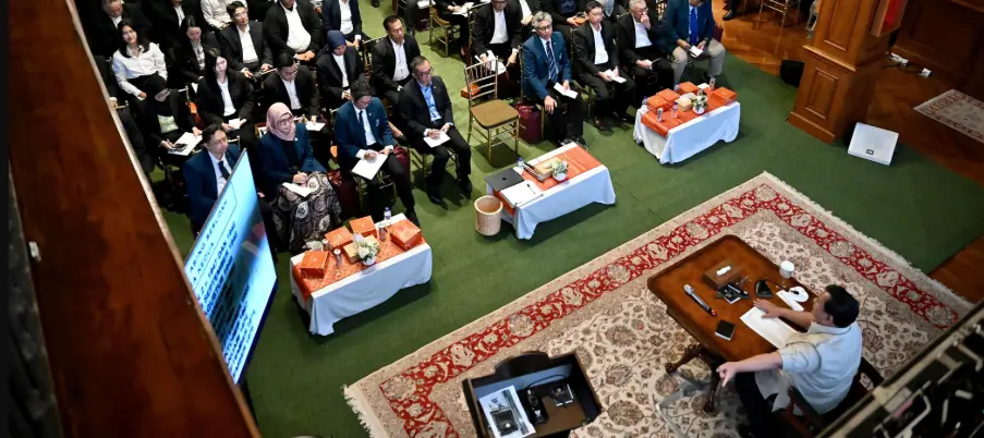 Presiden Prabowo Temui 82 Profesional Muda di Hambalang, Luncurkan Program Fellowship Ekonomi