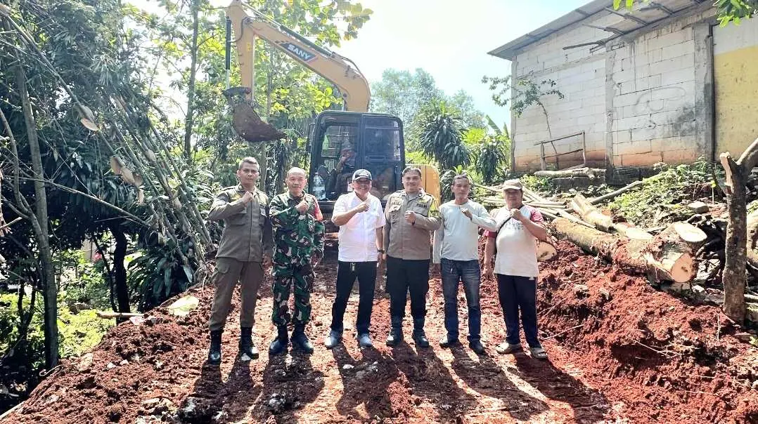 Pemdes Klapanunggal Buka Akses Jalan Baru Antar Warga Kampung Ci Bugis