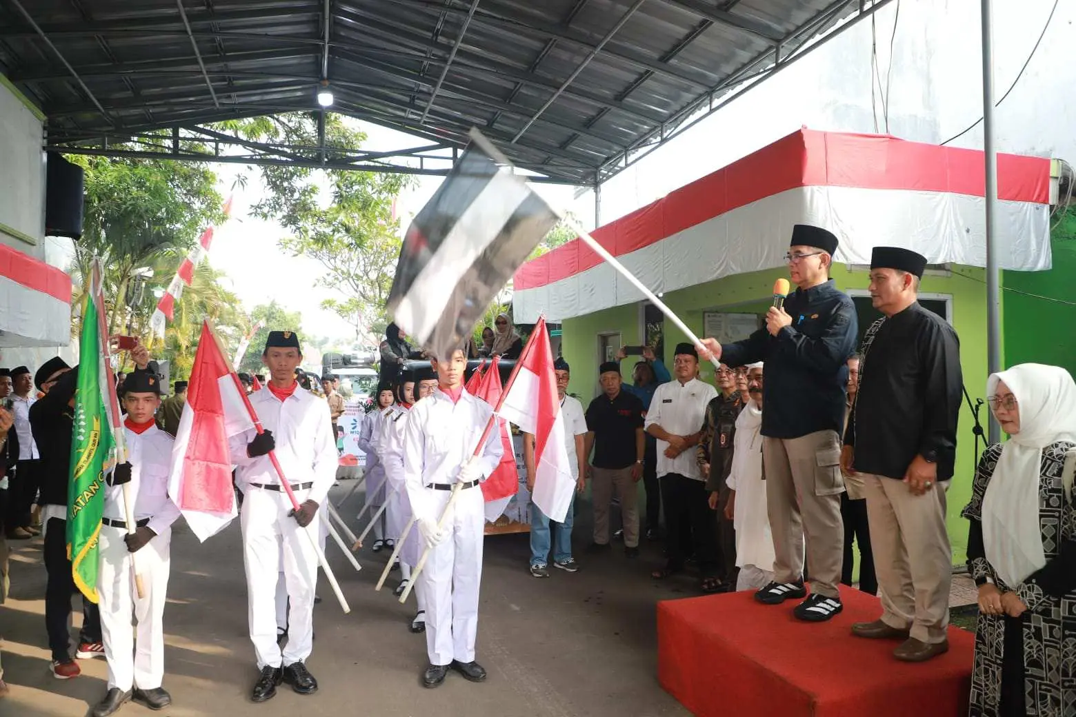 Sekda Bogor Lepas Pawai Ta’aruf MTQ Cibinong, Wujudkan Semangat Kebersamaan dan Cinta Al-Qur’an