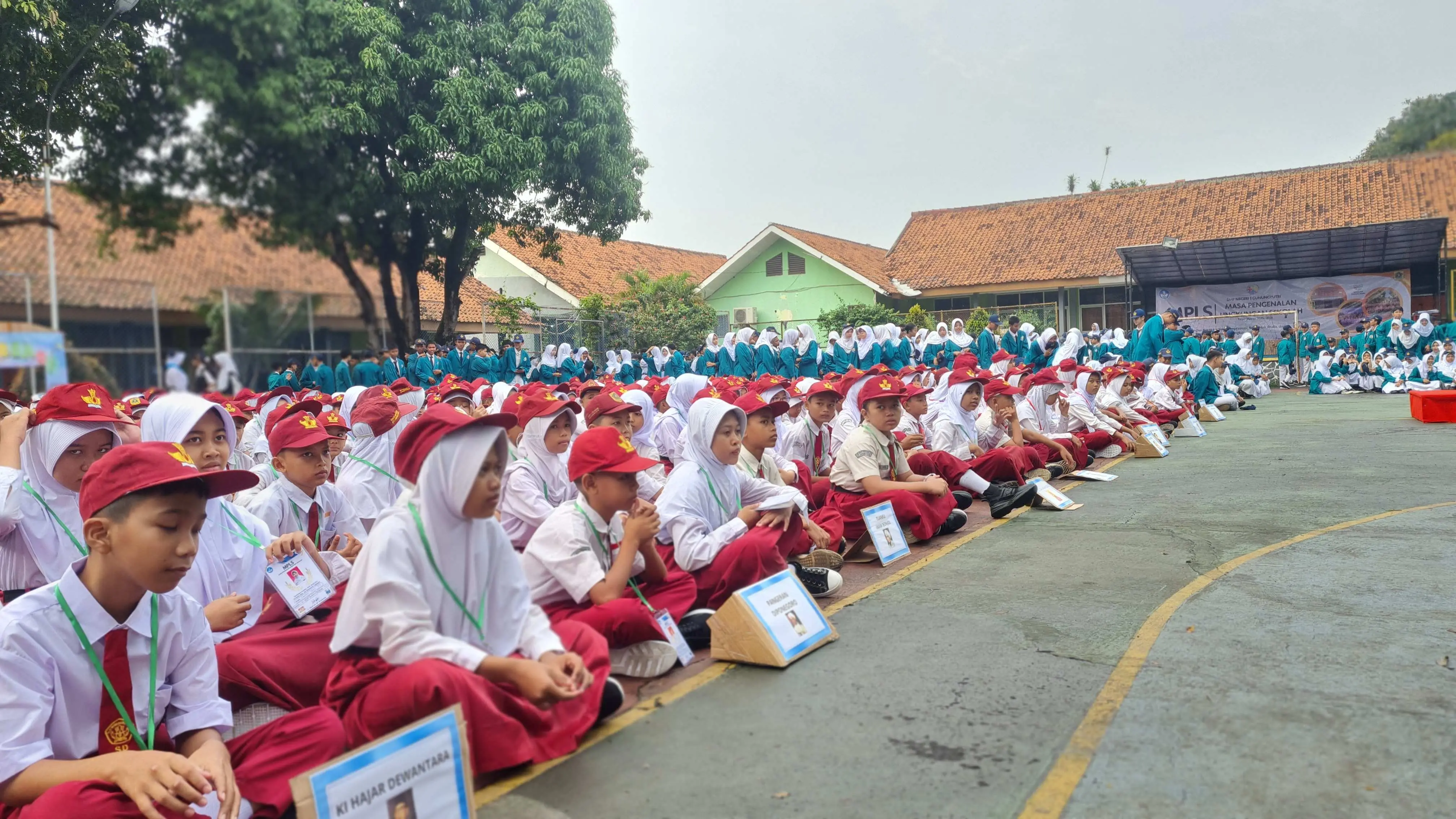 SMPN 1 Gunung Putri Sambut Tahun Ajaran Baru, Ratusan Siswa Baru Ikuti Upacara dan MPLS