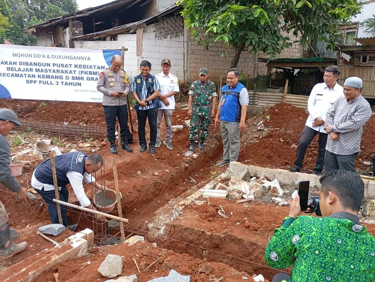 Karang Taruna Kecamatan Kemang Hadiri Peletakan Batu Pertama Pembangunan PKBM dan SMK Gratis
