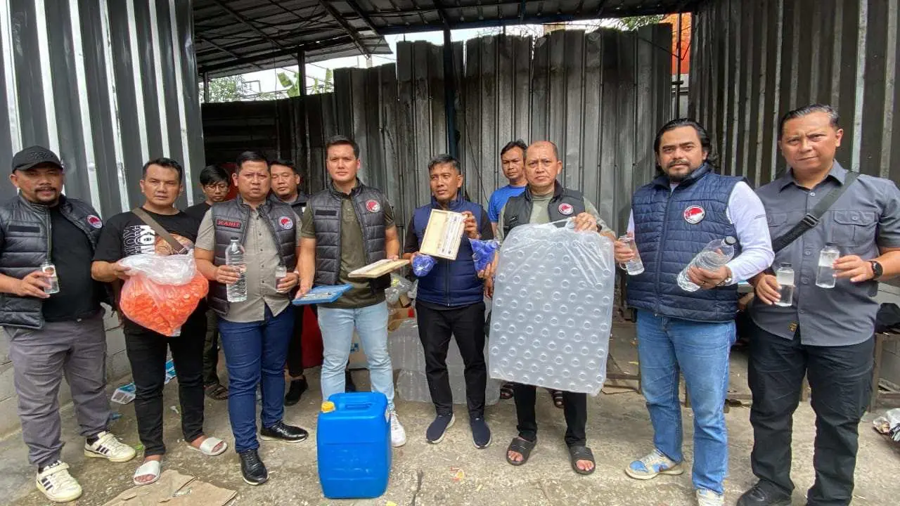 Polisi Gerebek Gudang Miras Oplosan di Cilebut Bogor, 160 Jeriken Ciu Disita