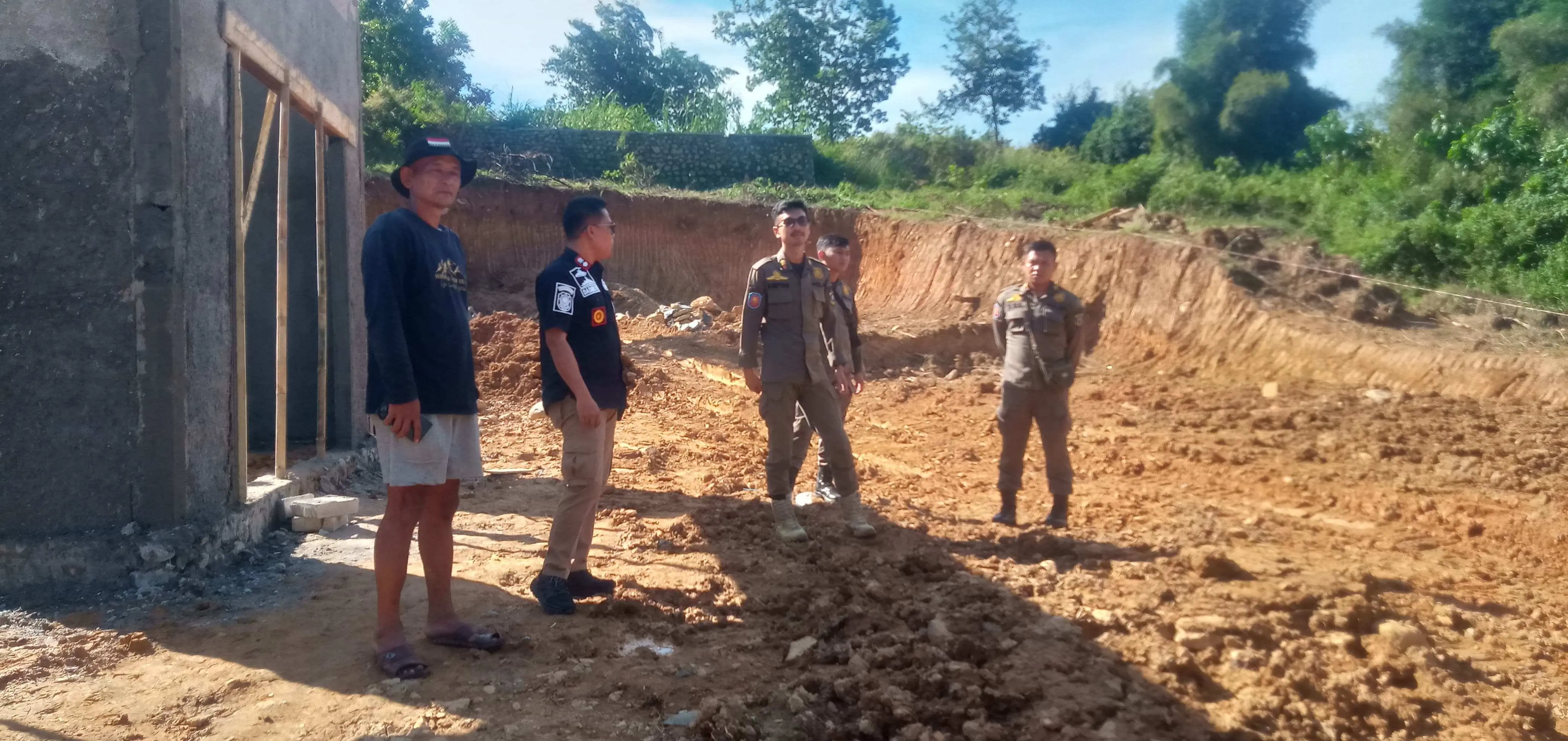 Galian Tanah Berbahaya di Jalan Sukamakmur–Jonggol Bogor Resmi Ditutup Satpol PP
