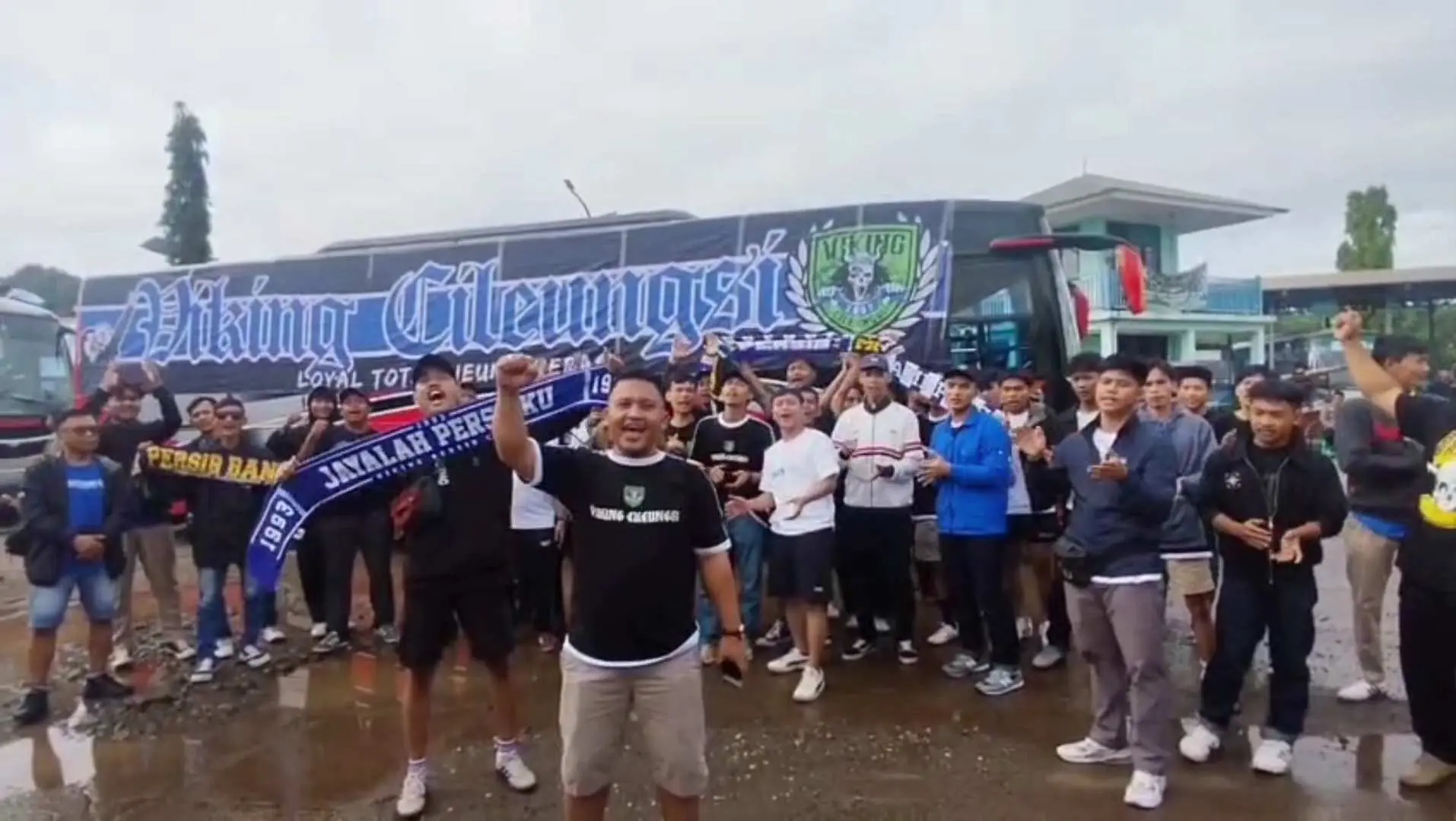 Ratusan Viking Bogor Serbu GBLA! Dukung Persib Lawan Persis Solo