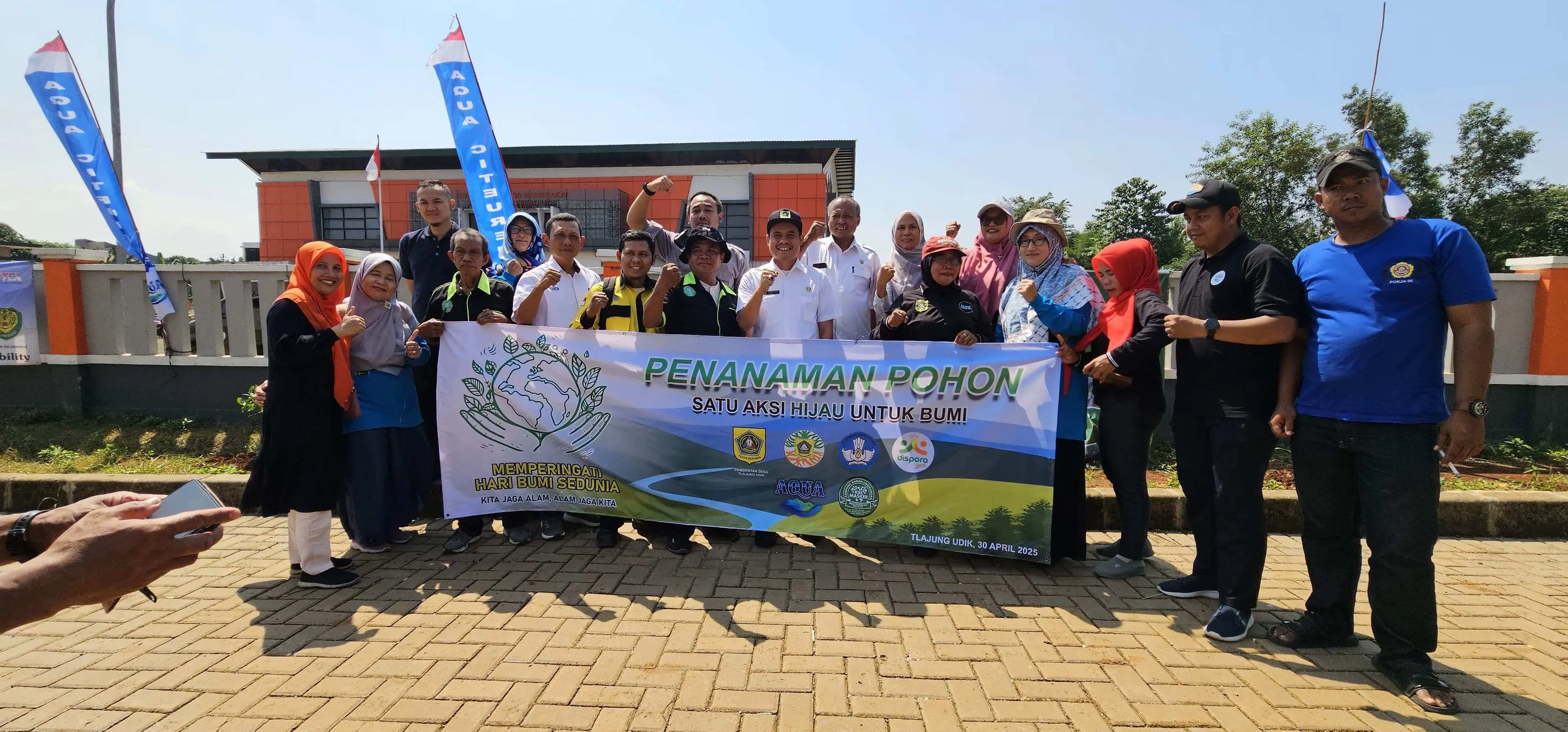 AQUA Citeureup Tanam Pohon di Hari Bumi 2025, Gandeng Masyarakat Jaga Lingkungan