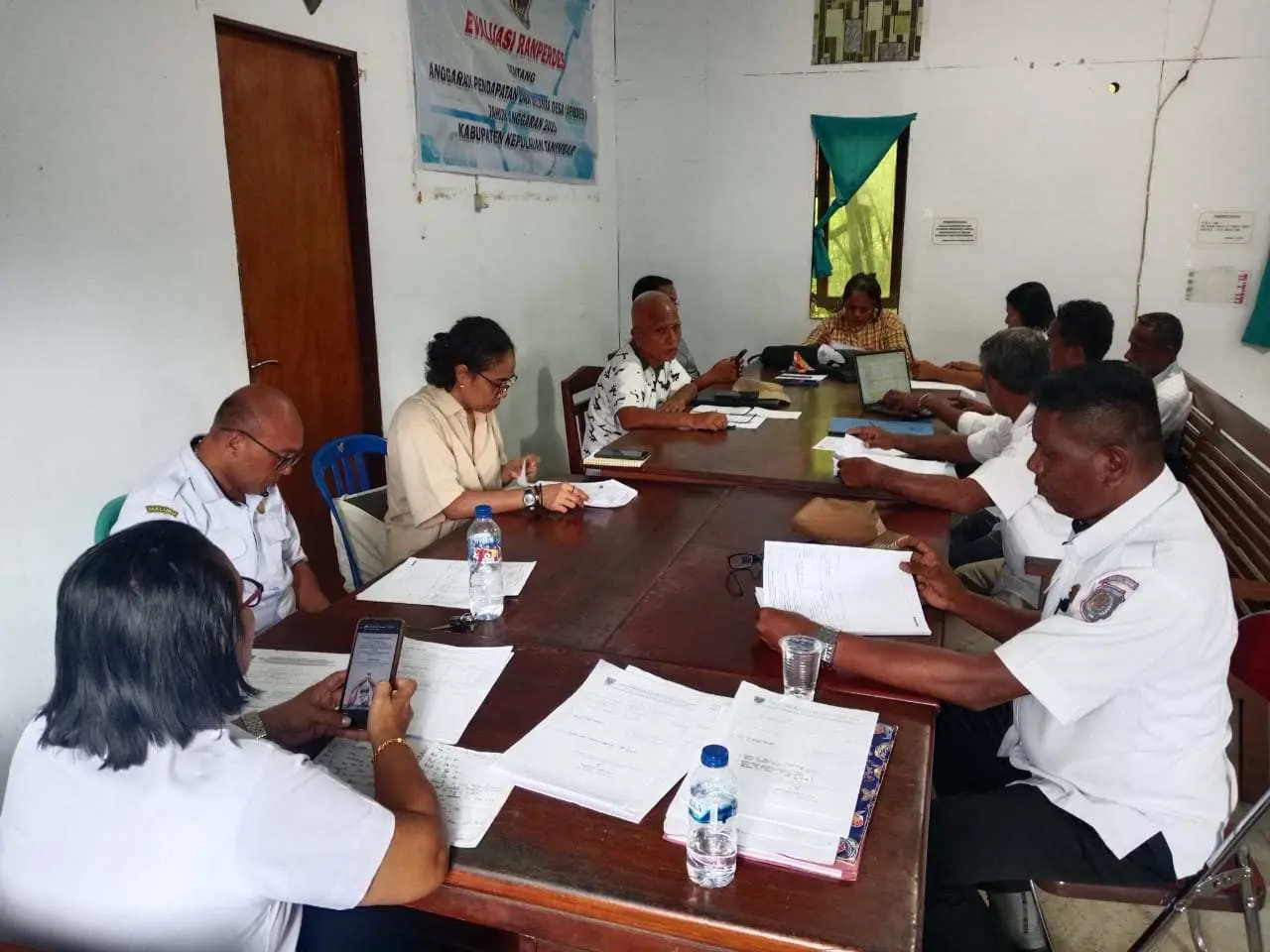 Desa Tutukembong Jadi Pelopor Transparansi Anggaran, Pertama Posting APBDes 2025 di Kecamatan Nirunmas