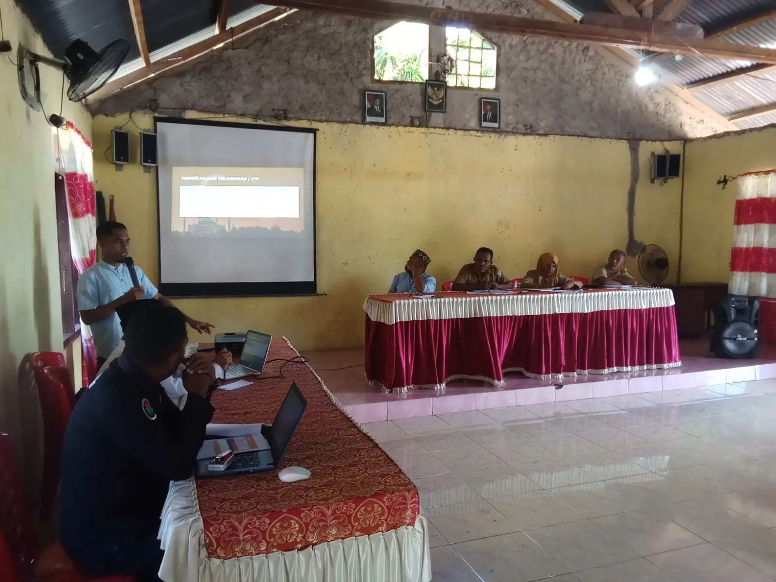 Pemdes Lohayong Sosialisasikan Program Kerja BUMDes untuk Dorong Kemandirian Desa