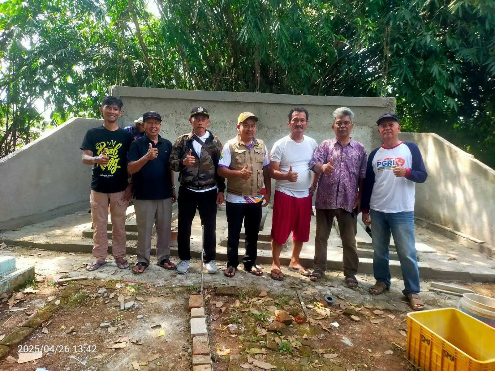 PGRI dan K3S Parungpanjang Donasi untuk Renovasi Taman Makam Pahlawan