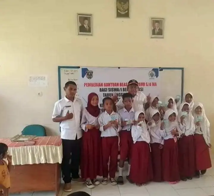 Pemdes Kilon Salurkan Beasiswa Siswa Berprestasi: Strategi Cerdas Wujudkan Pendidikan Berkualitas di Kepulauan Tanimbar