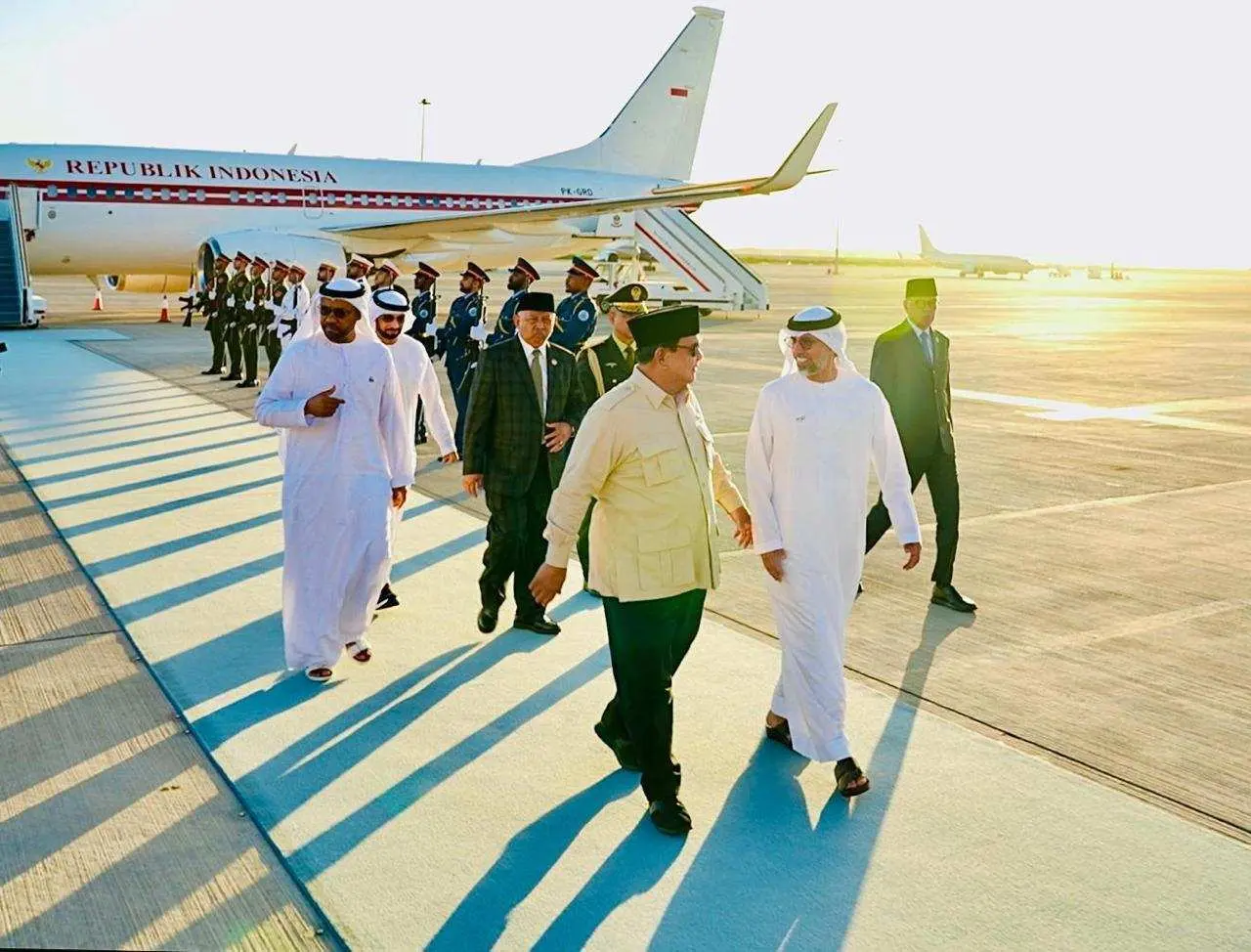 Presiden Prabowo Tiba di Abu Dhabi, Siap Gelar Pertemuan Bilateral dengan Presiden MBZ