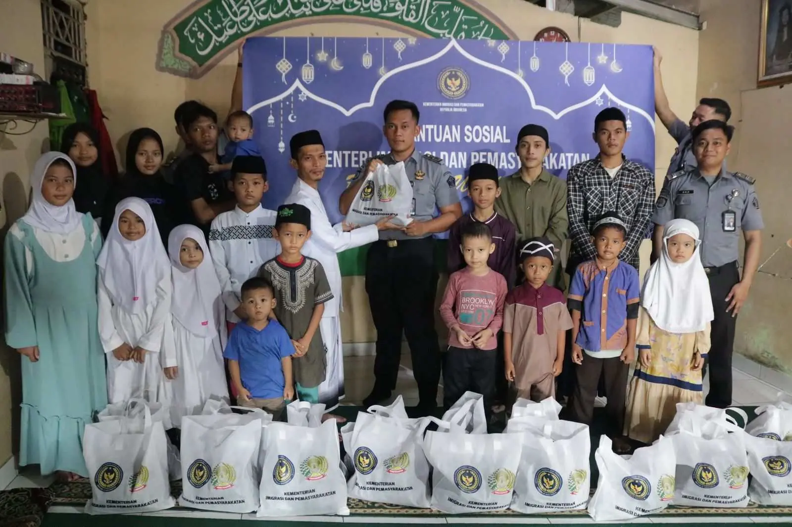 Lapas Cibinong Salurkan 500 Paket Bantuan Sosial dari Menteri Imigrasi dan Pemasyarakatan