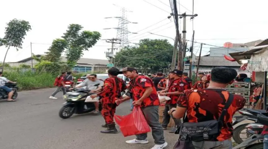 Pemuda Pancasila Ranting Bojong Nangka Berbagi Takjil dan Gelar Buka Puasa Bersama