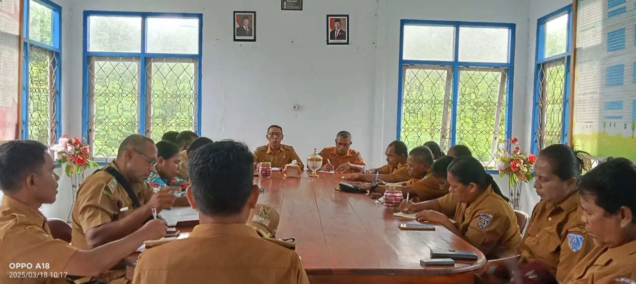 Camat Fordata Gelar Rapat Koordinasi Dukung Program 100 Hari Kerja Bupati Kepulauan Tanimbar