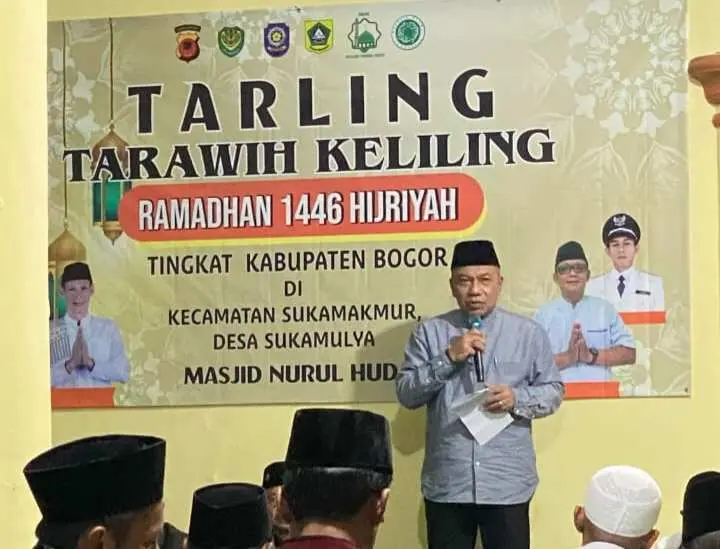 Kepala Dinas Kabupaten Bogor Serahkan Bantuan Rp10 Juta untuk Sarana Keagamaan di Desa Sukamulya