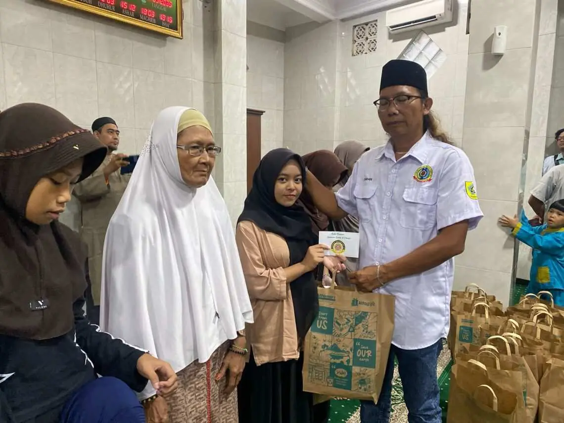Karang Taruna Pokja 19 Tlajung Udik dan Bogor Timur Jurnalis Gelar Santunan dan Buka Puasa Bersama Anak Yatim dan Dhuafa