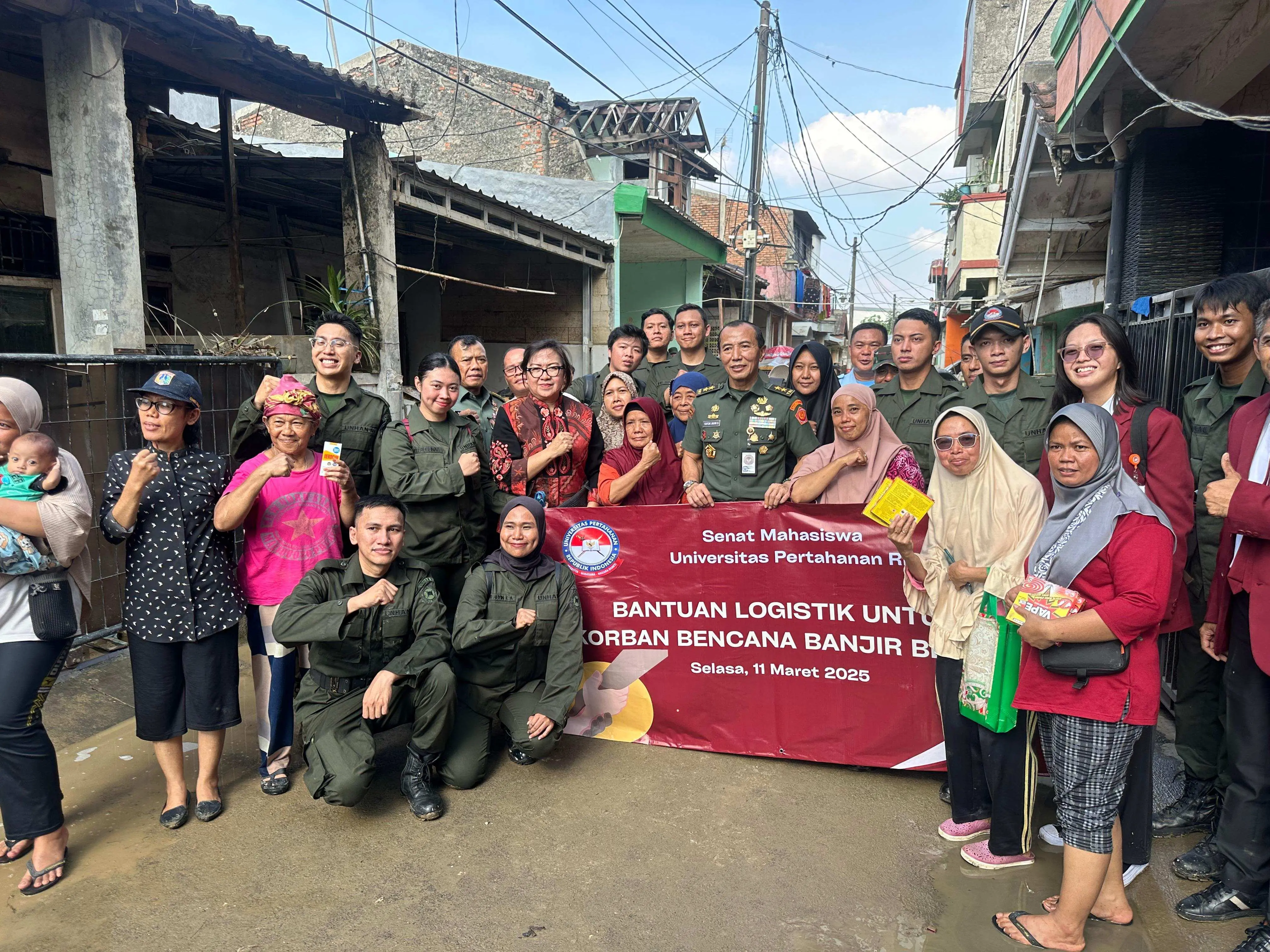 Unhan RI dan Senat Mahasiswa Salurkan Bantuan untuk Korban Banjir di Bekasi