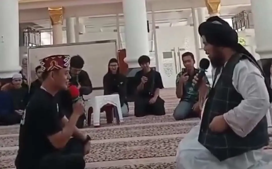 Bobon Santoso Resmi Mualaf, Momen Syahadatnya Viral di Media Sosial