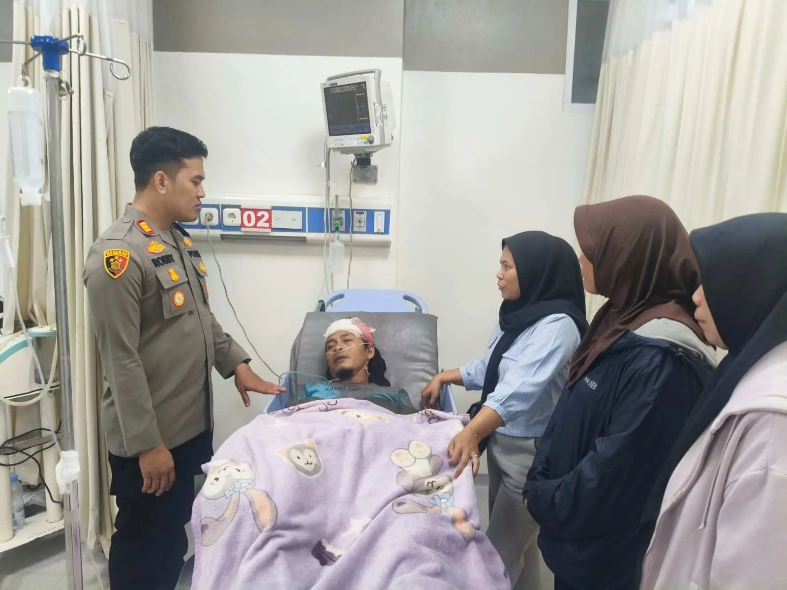 Kapolsek Gunung Putri Sambangi Korban Penganiayaan Diduga oleh ODGJ di RSUD Cibinong