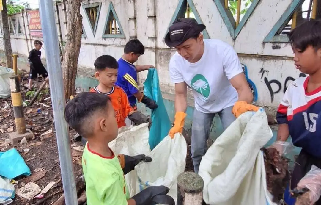 Pemuda Karang Taruna Unit 09 dan Komunitas GPS Bersatu Dalam Giat Kerja Bakti Peringati Hari Peduli Sampah Nasional
