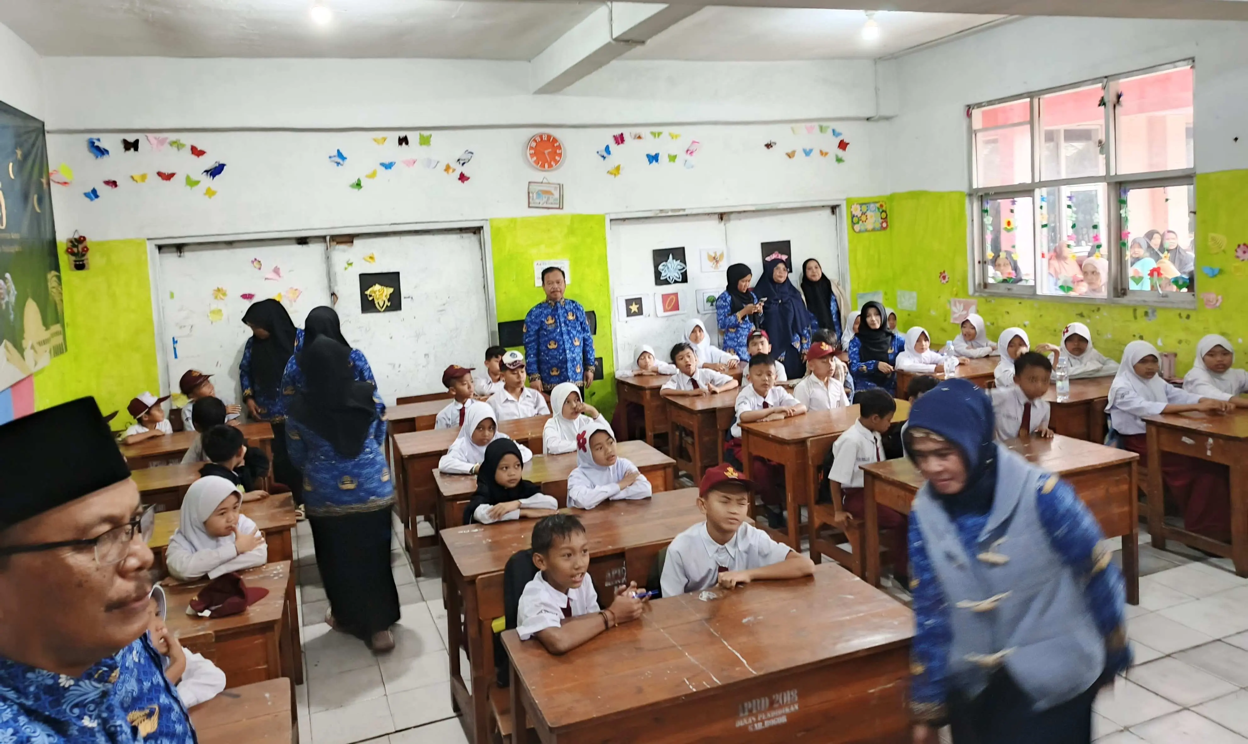 Disbudpar dan Tagar Motekart Sosialisasi Kebudayaan dan Tebar Gizi di SDN 01 Cibedug