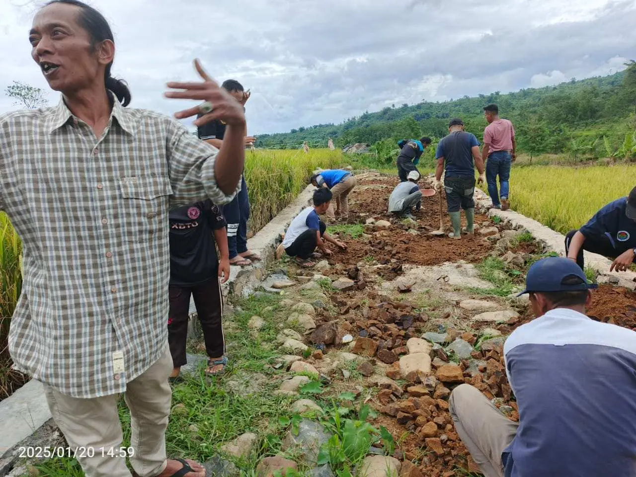 Pemdes Wargajaya Betonisasi Jalan Kampung Jogjogan, Tingkatkan Akses Warga dan Petani