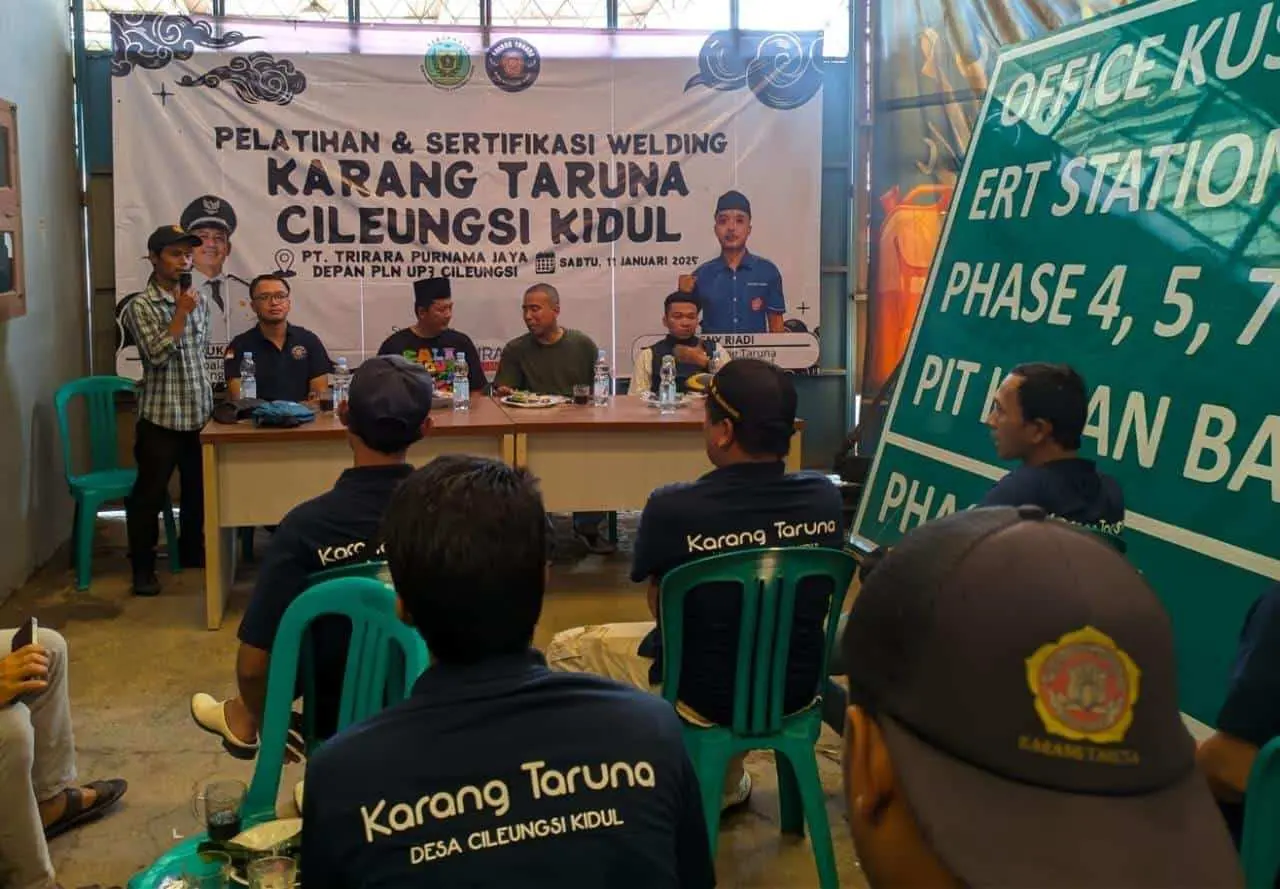 Pelatihan Pengelasan oleh Karang Taruna Desa Cileungsi Kidul: Upaya Pemberdayaan Pemuda yang Kreatif dan Produktif