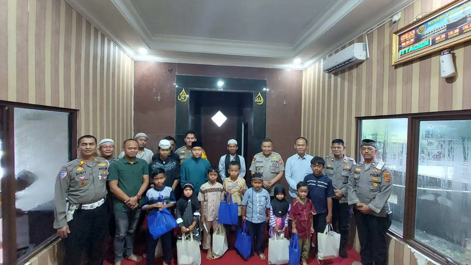Polsek Gunung Putri Gelar Syukuran dan Santunan Anak Yatim untuk Rayakan Kenaikan Pangkat Personel
