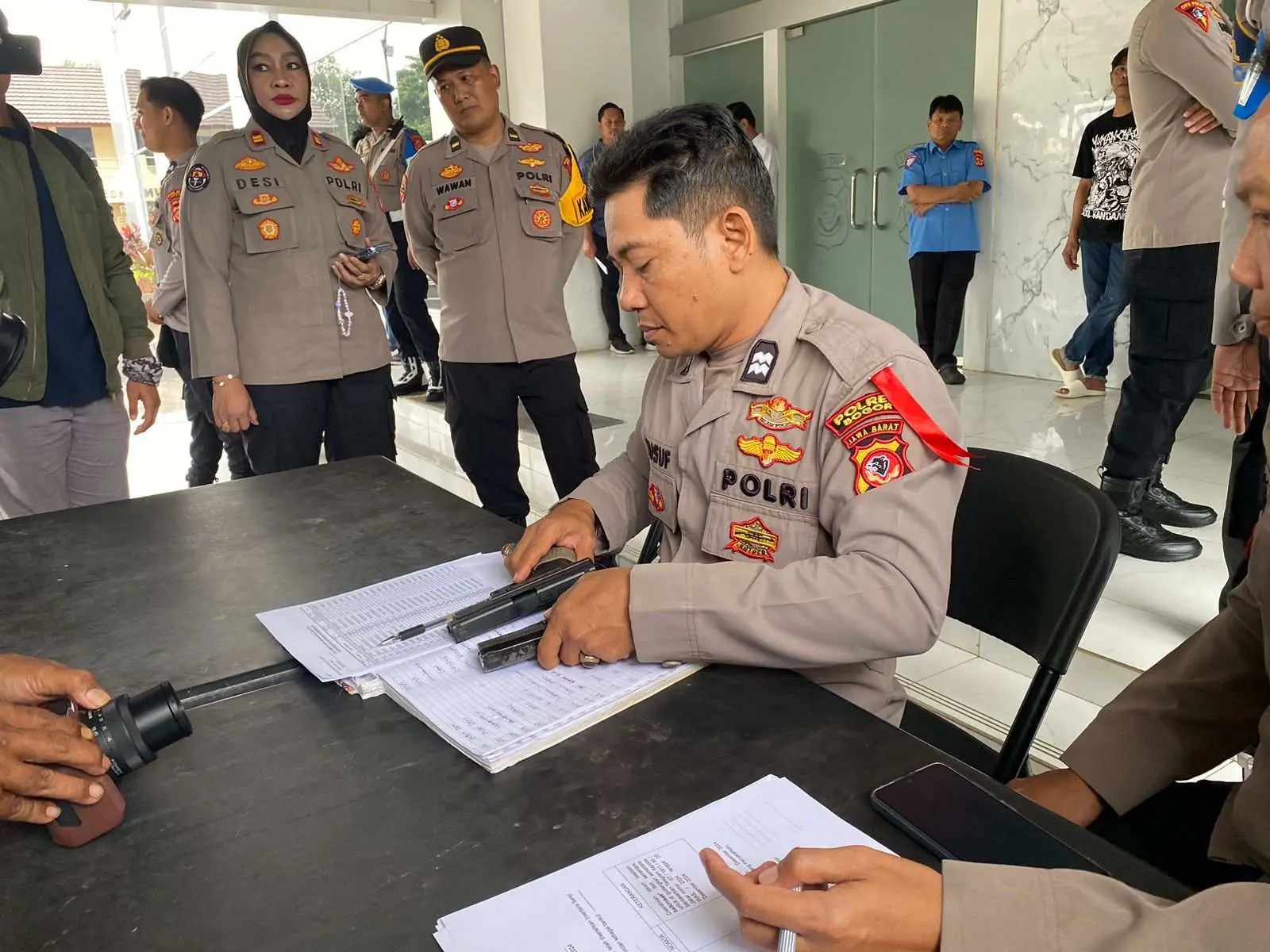 Sebanyak 2 Senjata Api Diamankan Polres Bogor saat Rajia Anggota