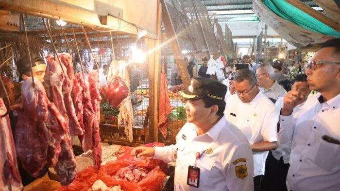 Pemkab Bogor Gelar Operasi Pasar di Pasar Cigombong untuk Stabilkan Harga Jelang Nataru