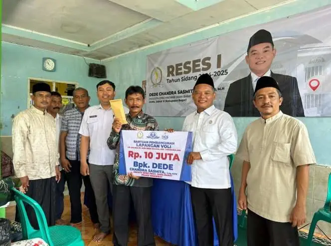 Anggota DPRD Jabar Dede Chandra Sasmita Maksimalkan Reses di Desa Galuga, Bagikan Bantuan untuk Fasilitas Olahraga