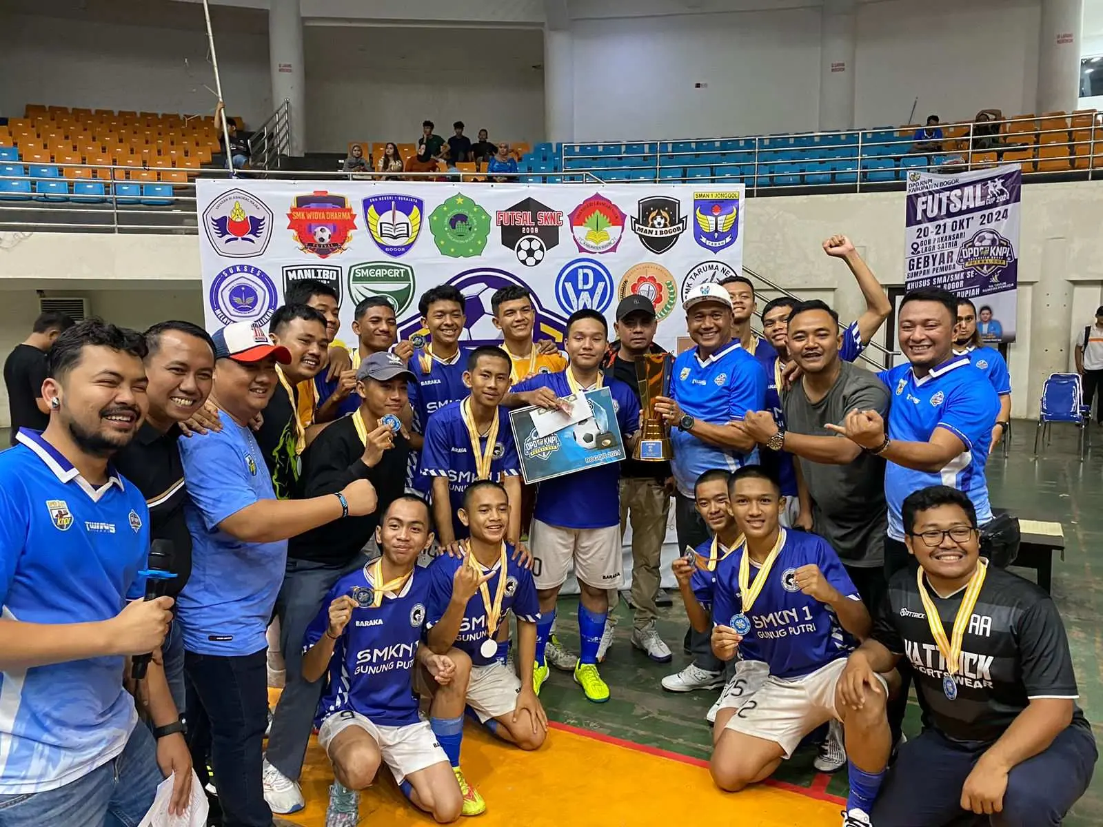 SMK Negeri 1 Gunung Putri Raih Juara 3 di DPD KNPI Kabupaten Bogor Futsal Cup 2024