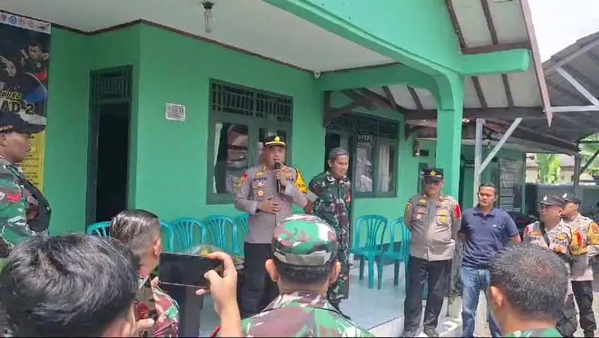 Kapolsek Cijeruk Beserta Anggotanya Guruduk Koramil 0621-12 : HUT TNI Ke 79 Tahun