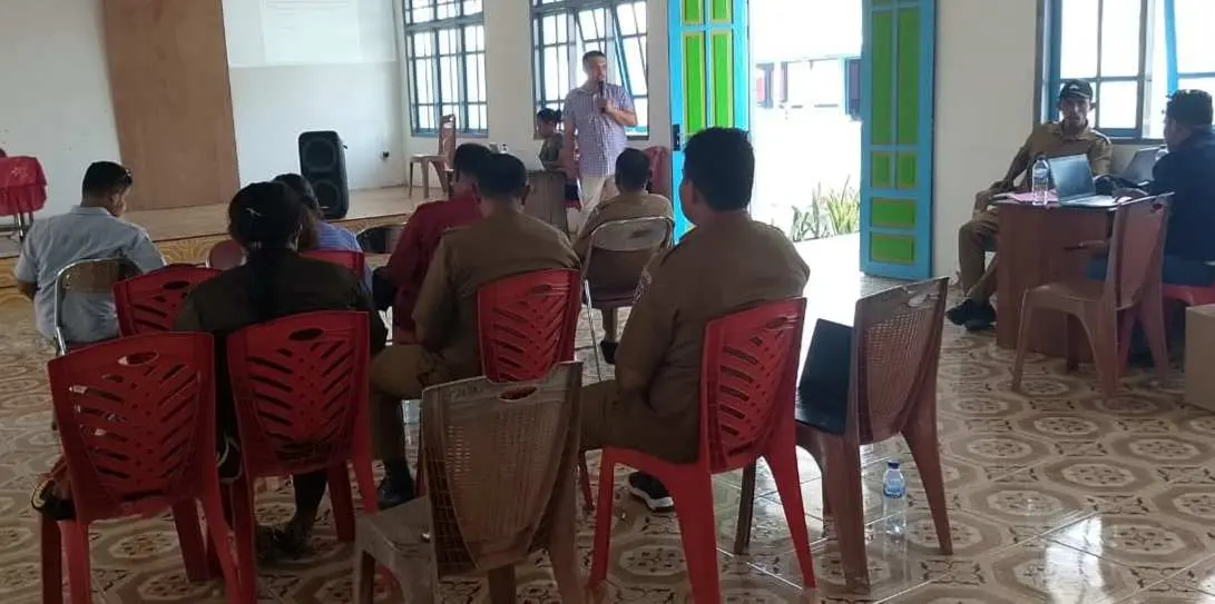 Staff Hukum Setda Kabupaten Kepulauan Tanimbar Gelar Acara Sosialisasi Pendamping Hukum di Desa Sofyanin
