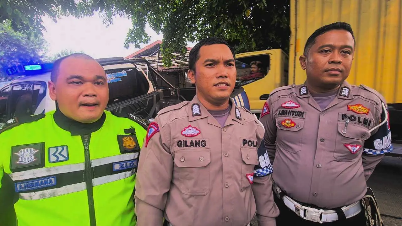 Diduga Gagal Menyalip, Pengendara Sepeda Motor Tewas Terlindas Bus di Jalan Raya Wanaherang