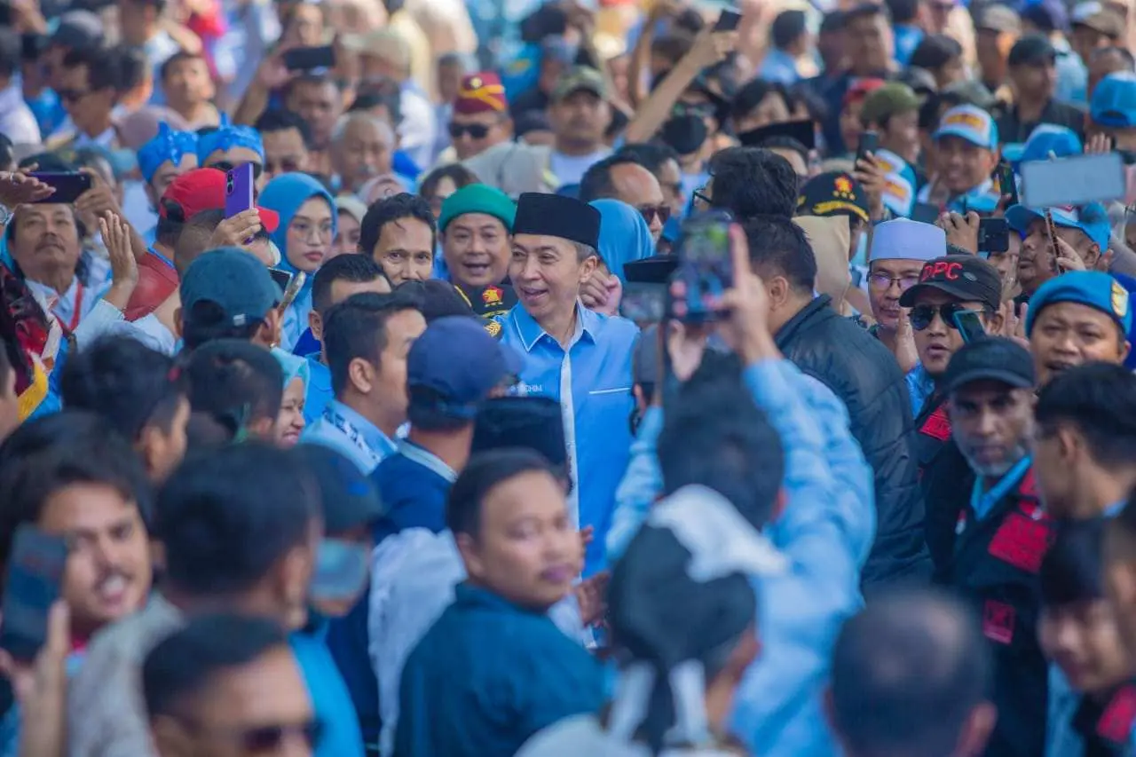 Para Relawan BADRA Antar Paslon Dedie Rachim dan Jenal Muttaqin Daftar ke KPU