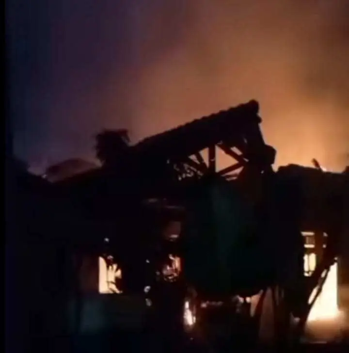 Akibat Puntung Roko, 1 Rumah di Cileungsi Bogor Hangus Terbakar Api