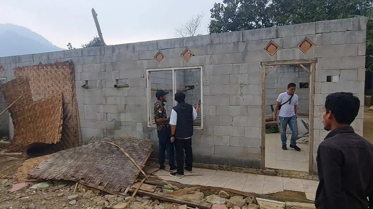 Kampung Mulyasari Sukamakmur Terisolir! Gedung Sekolah Ambruk, Pemkab Bogor Kemana?