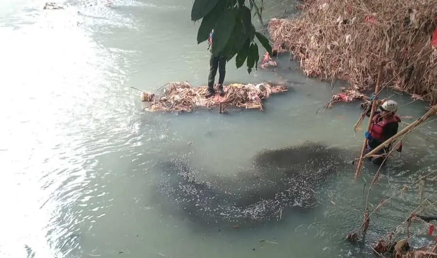 Anak Berusia 2 Tahun Hilang, Tim Gabungan Polsek Cibinong Masih Melakukan Pencarin Disungai