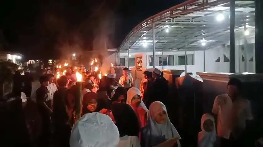 Peringati Tahun Baru Islam 1 Muharram 1446 H, Pemdes Nagrak Gelar Pawai Obor dan Lomba Pidato