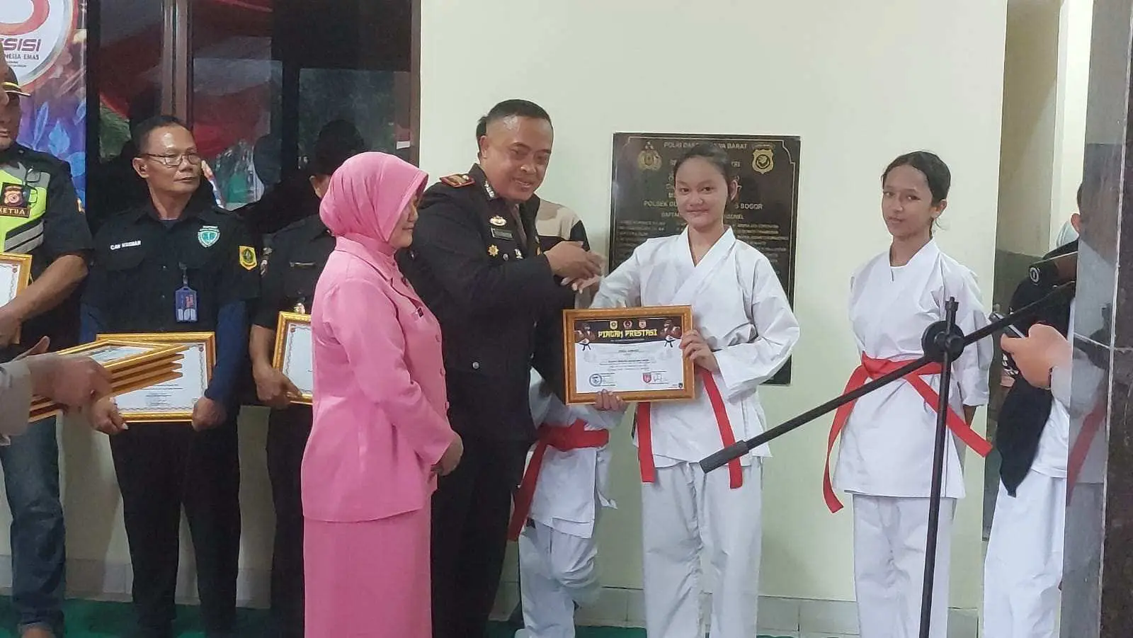 HUT Bhayangkara 78, Polsek Gunung Putri Berikan Apresiasi Kepada Mitra Polri dan Juga Menyantuni Anak Yatim