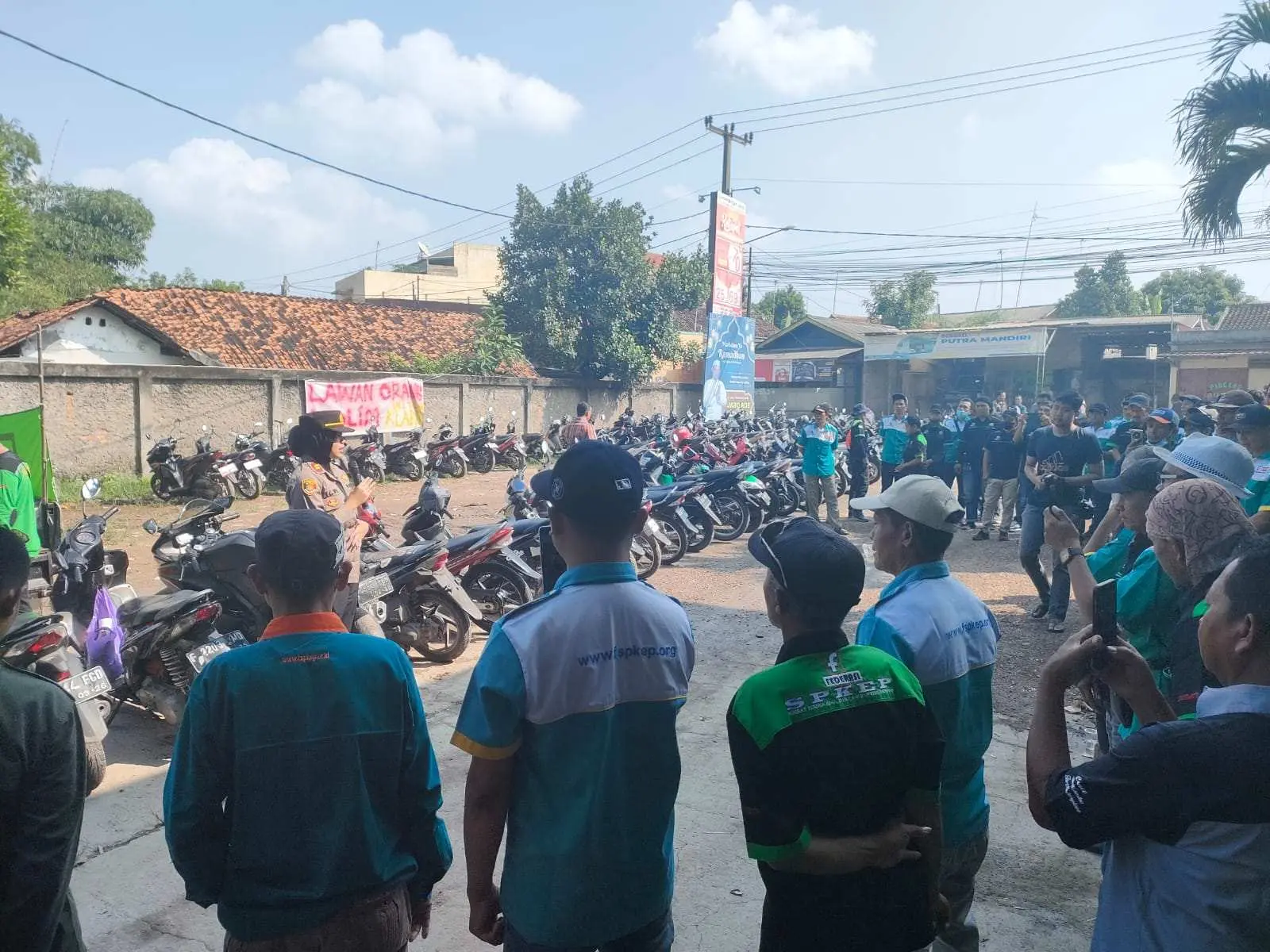 Upah Tak Kunjung Dibayarkan, Ratusan Karyawan PT LEKJ Melakukan Aksi Demo