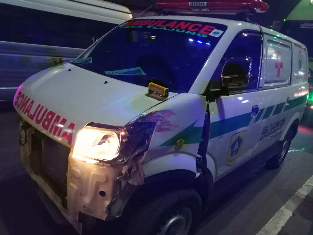 Mobil Ambulans Desa Tlajung Udik Mengalami Kecelakaan Saat Membawa Pasien