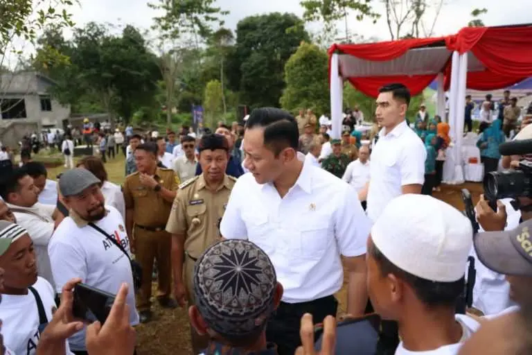 Menteri AHY Tanam 200 Pohon Mahoni di Ciawi Bogor Dalam Rangka Peringati Hari Bumi 2024