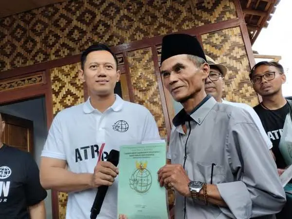 55 Sertifikat Tanah di Bagikan AHY Kepada Korban Gempa Cianjur 