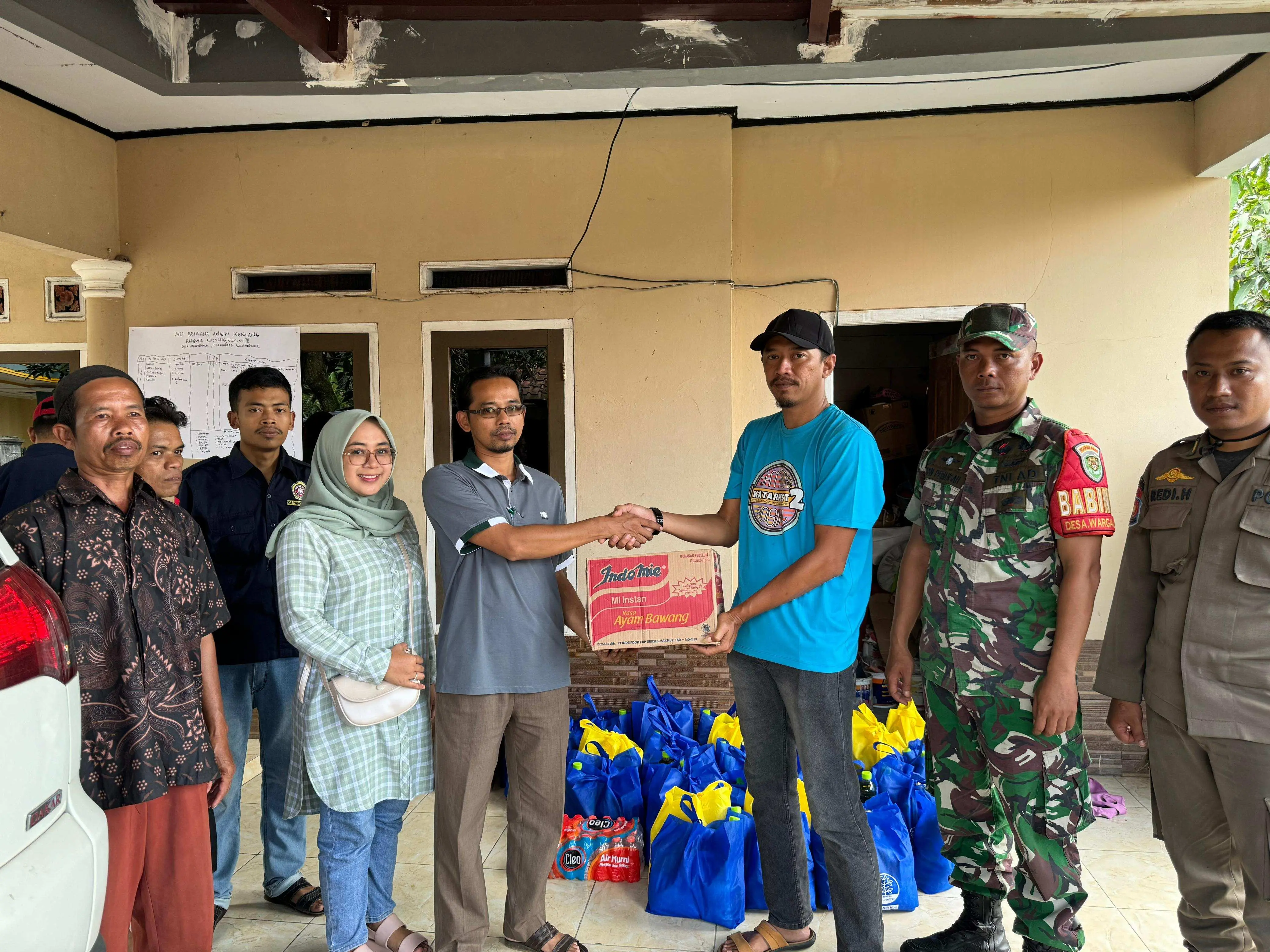 Peduli! Karang Taruna Kecamatan Sukamakmur Bantu Korban Bencana Angin Putih Beliung Sukamakmur Bogor