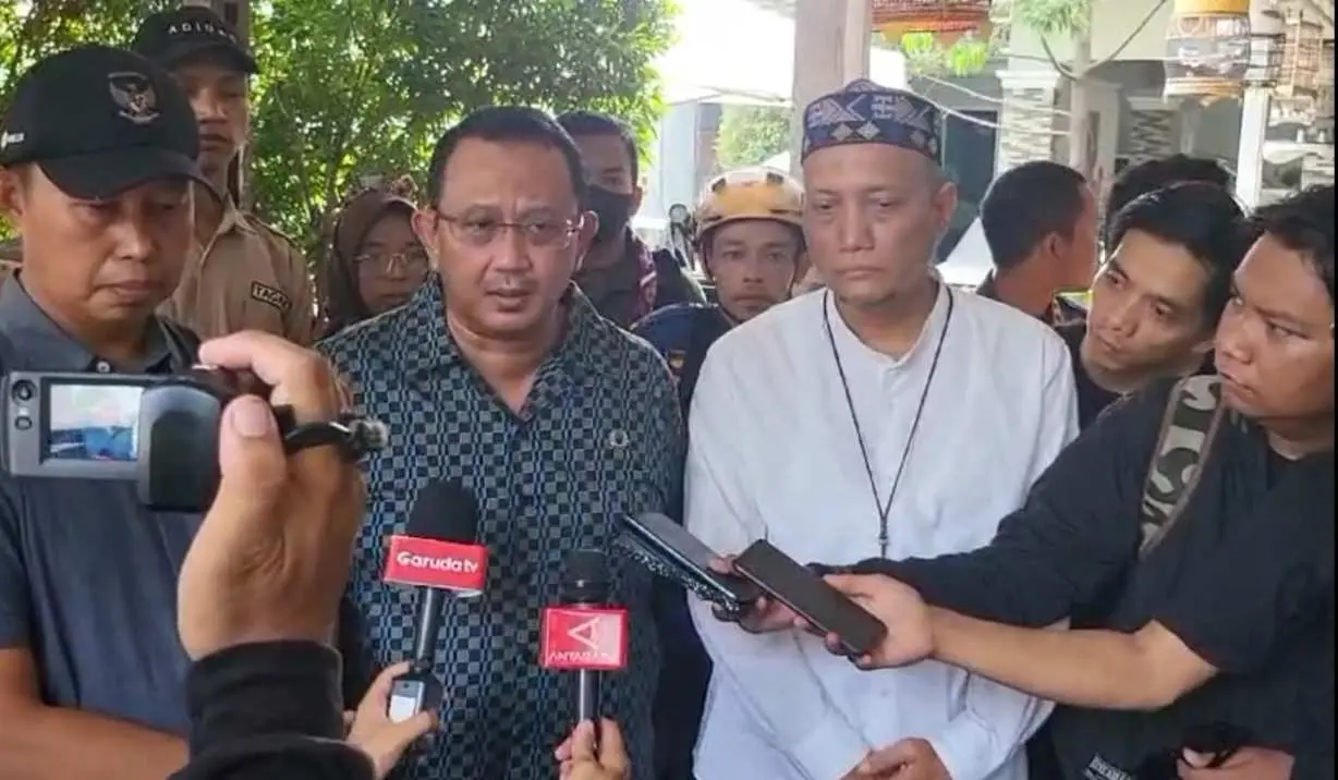 Anton Sukartono Suratto Lakukan Peninjauan Korban Yang Terdampak Ledakan Gudang peluru Batalyon Artileri 