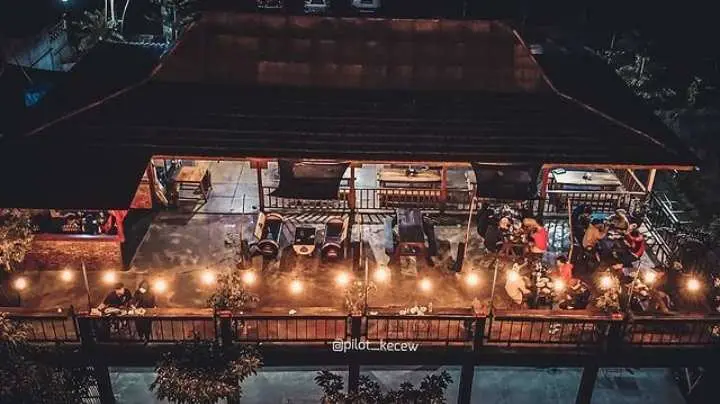 Ga Perlu Nunggu THR Cair Kalau Mau Ngopi di Ki Demang Sukamakmur!