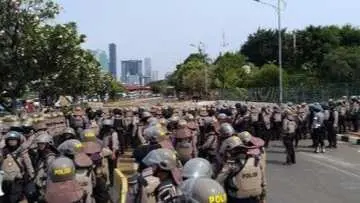 Ribuan Personel Gabungan dikerahkan Polda Metro Jaya Untuk Mengamankan Unjuk Rasa di Kantor KPU dan Gedung DPR