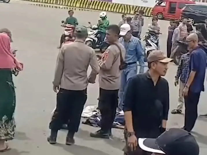 Berburu Telolet, Seorang Bocah Tewas Terlindas Bus